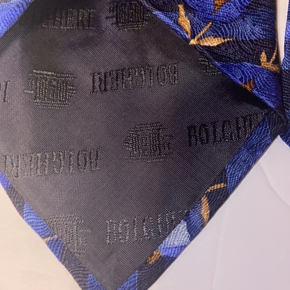 Bolgheri made in Italy 100% silk blue neck tie.